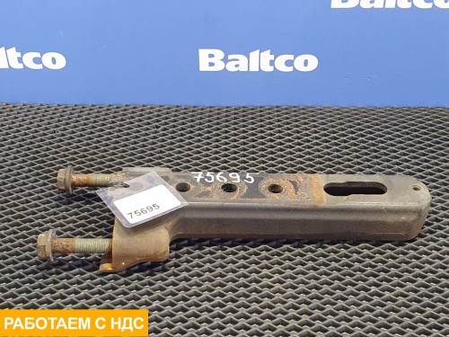 Кронштейн глушителя